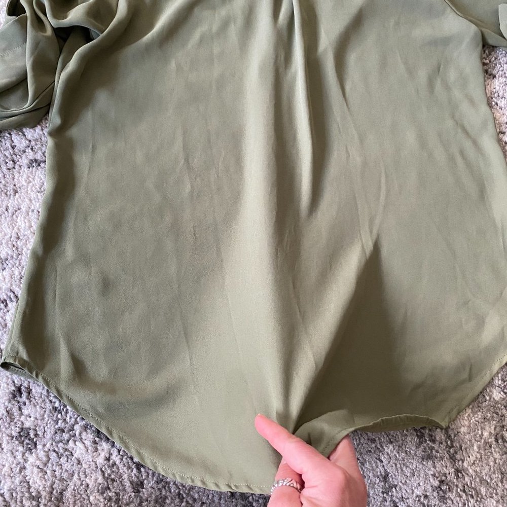 EUC Mossimo Olive Green Blouse Sz M - Picture 7 of 7